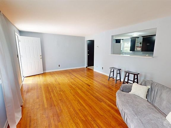 3rd image of 5733 Lindaway Dr