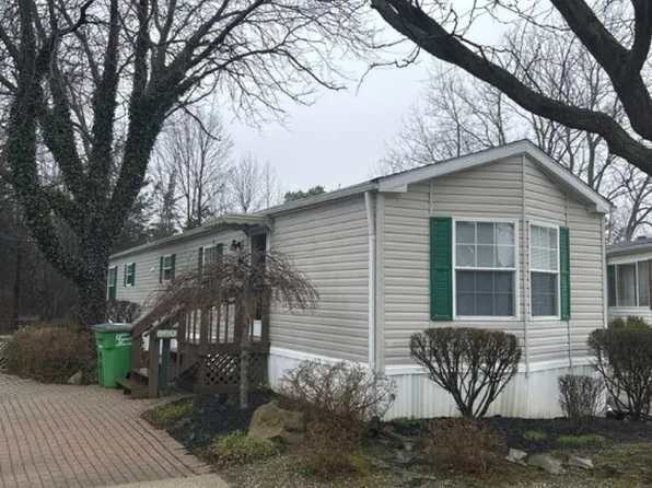 467 Sand Trap Cir, Painesville, OH 44077