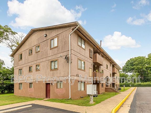 3rd image of 139 Green St APT 4