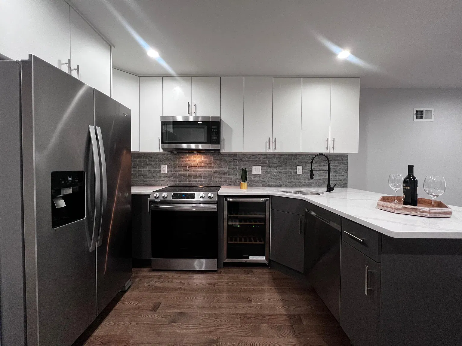 3 bed, 1400 sqft, $2,650 — Photo 1