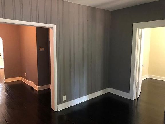5th image of 410 E Lewiston Ave