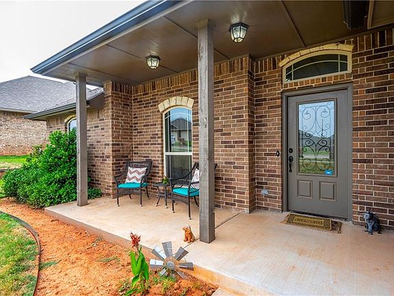 2nd image of 404 Starshine Dr