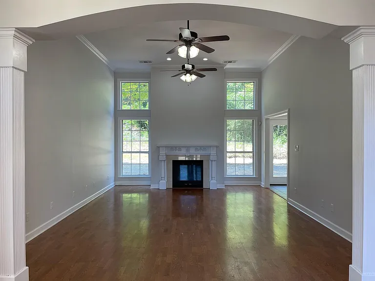 408 Rebel Dr — Photo 2