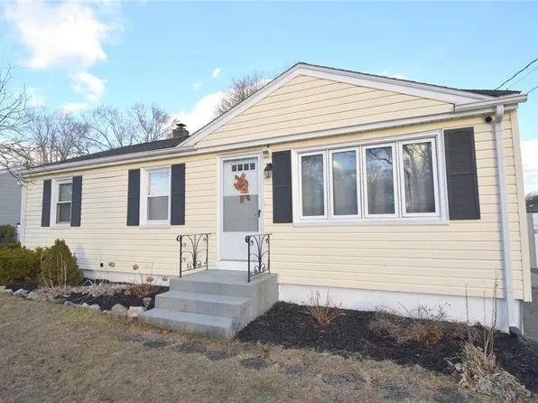 56 Pettis Dr, Warwick, RI 02889