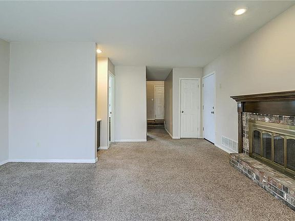 3rd image of 5601/3 NW Hillside Dr