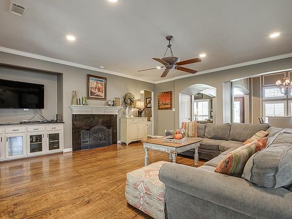 4th image of 2508 Cambridge Dr
