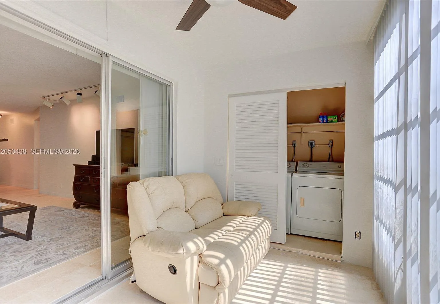 Village Royale Condo 7 — Photo 4