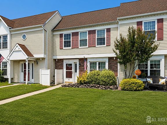 4th image of 12 Anderson Ct