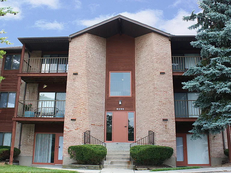 Four Worlds Apartments — Photo 11