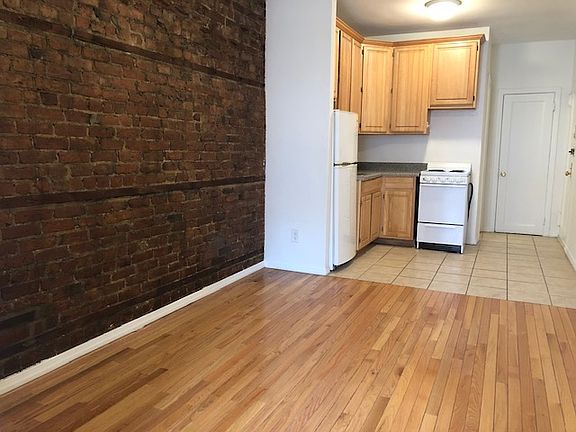 2nd image of 52 Saint Marks Pl #4FE