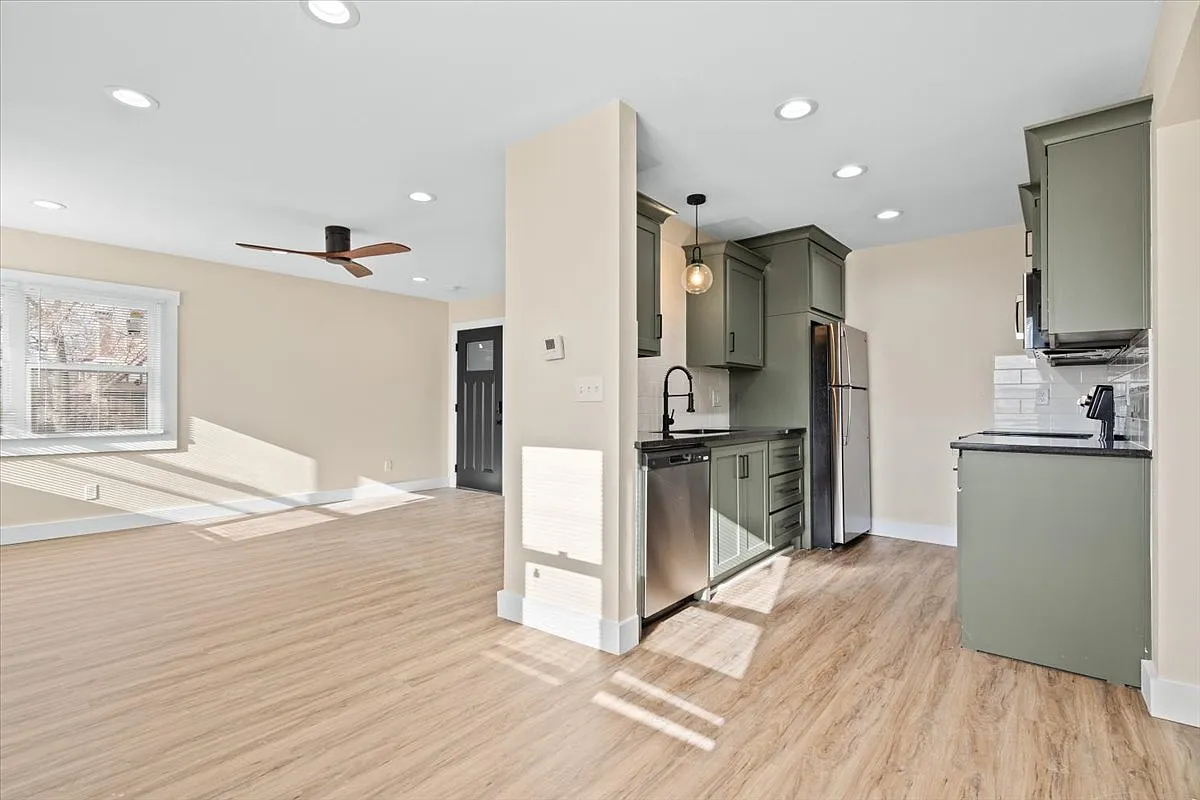 621 Chestnut Street - East — Photo 3