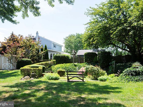 5th image of 764 Burdett Dr