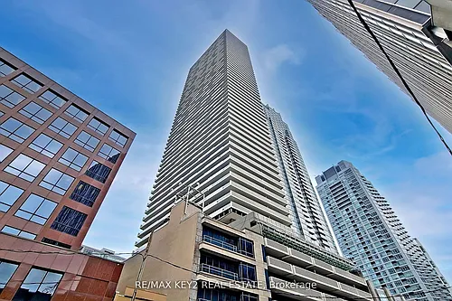 2221 Yonge St Photo 1