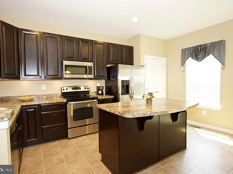 1050 Wisdom Ct — Photo 5