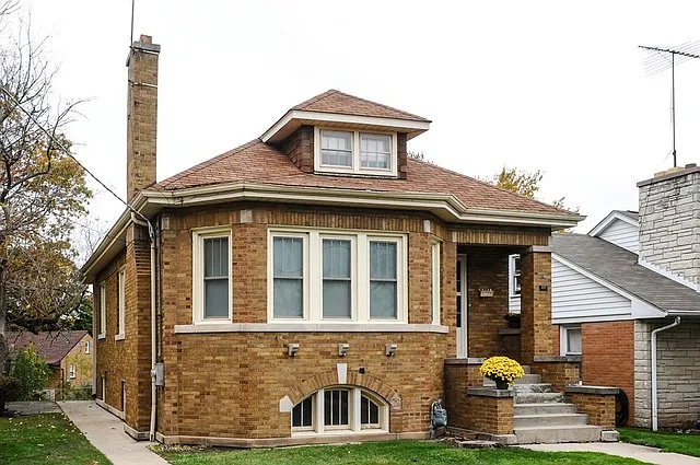 320 Grove Ave photo 1