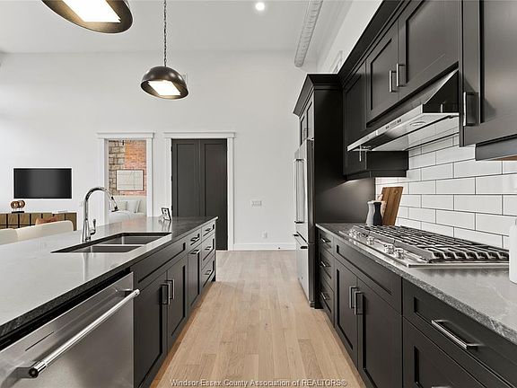 4th image of 247 Brock St #203