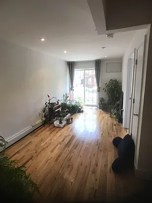 Rented by City Prime Commercial Realty  | media 11