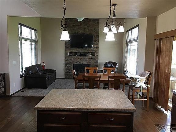 5th image of 905 Saint Andrews Dr