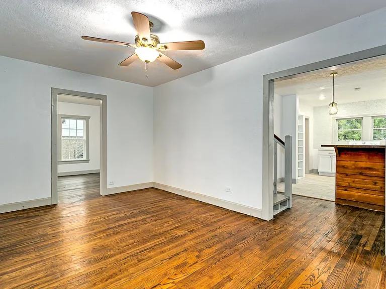 2310 Gladstone Dr — Photo 4