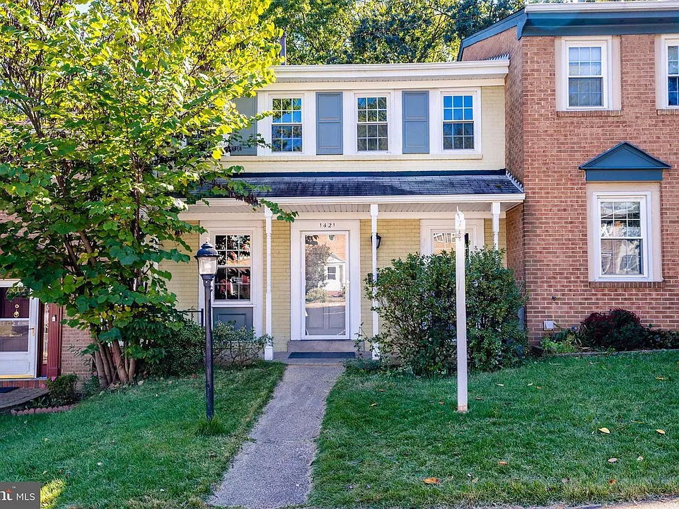 1421 Deerfield Ln