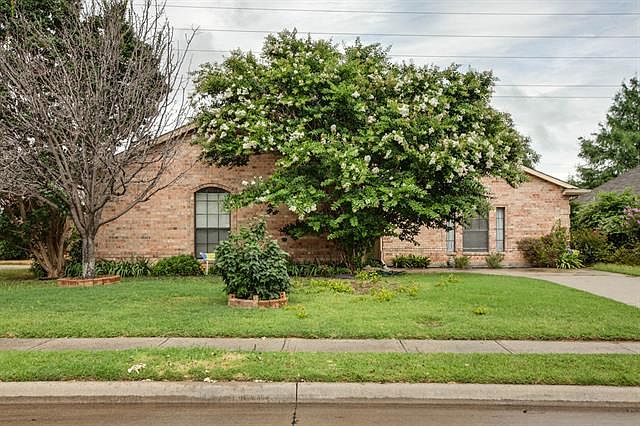 1st image of 1925 Helen Ln