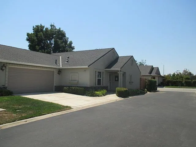 640 Village Dr photo 1