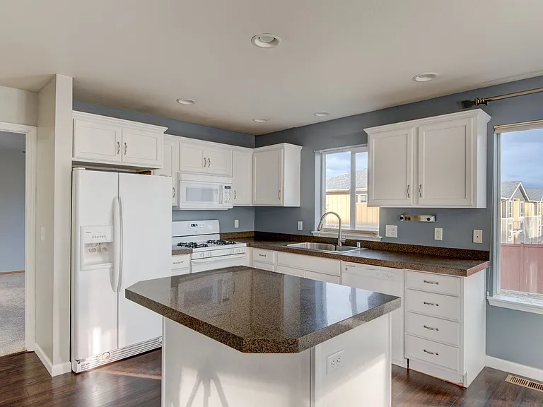 1443 SW Stremler Dr — Photo 2