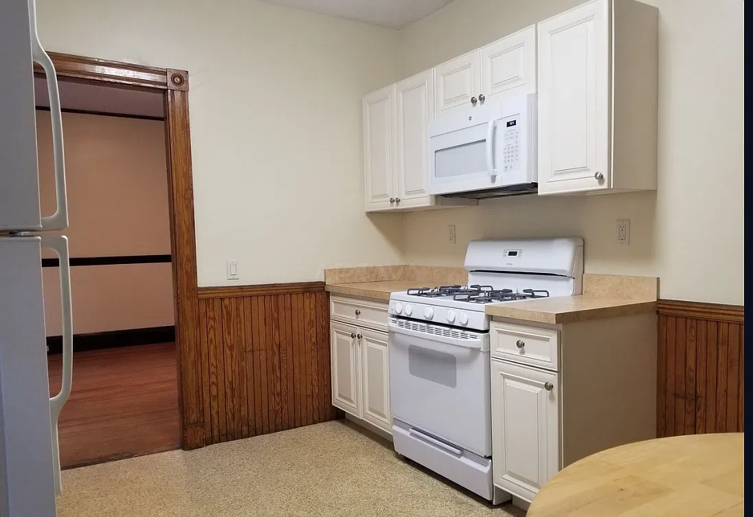 3 bed, $4,500 — Photo 2