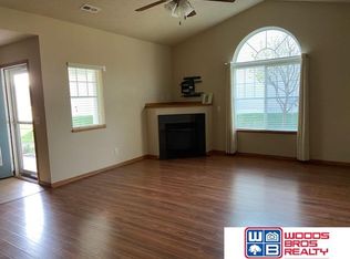 649 Carlton Dr, Lincoln, NE 68512