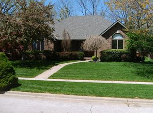 2211 E Carleton Ct, Springfield, MO 65804