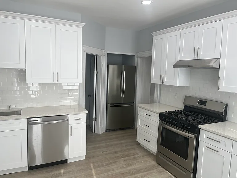 168 Maple St #1W — Photo 1