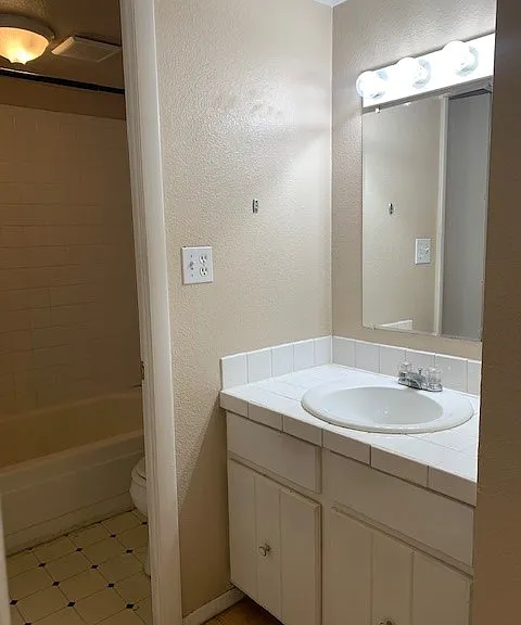 1148 N Washington St #5 — Photo 8