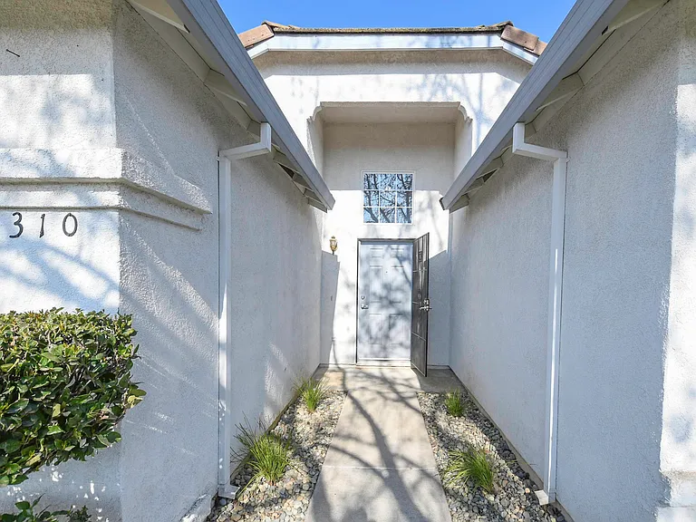 9310 Village Tree Dr — Photo 4