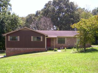 221 King Arthur Dr, Woodstock, GA 30189