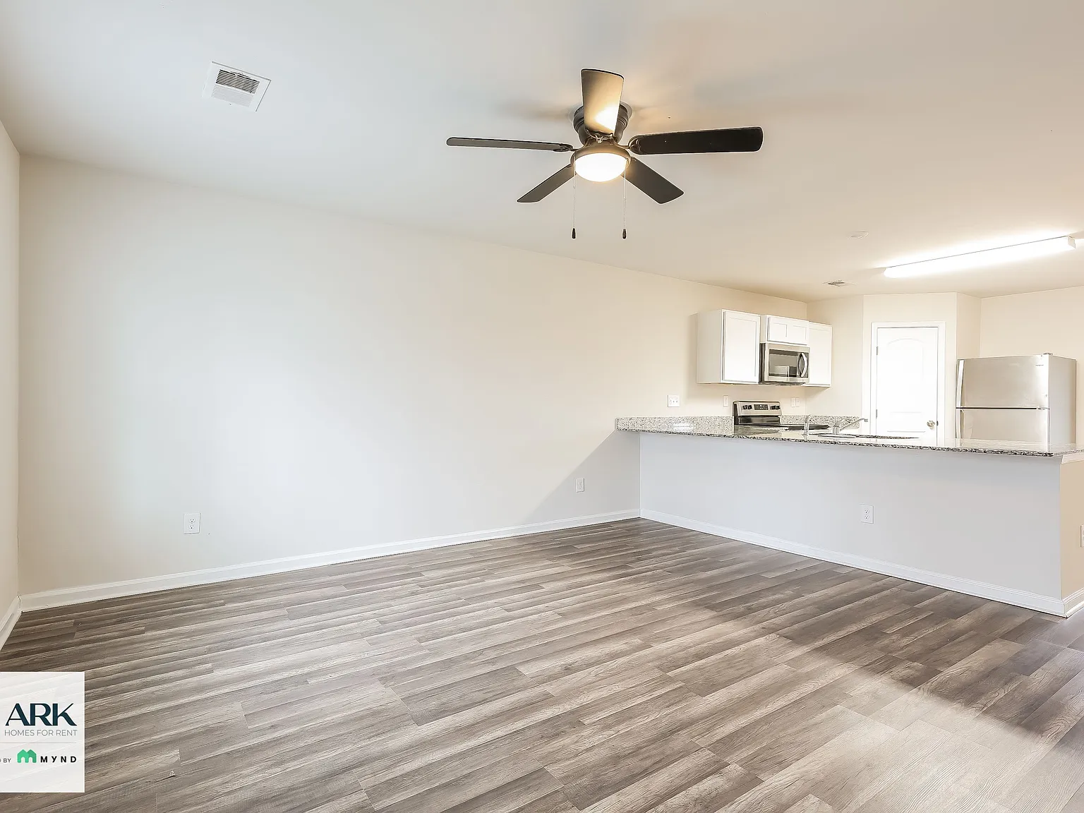 4 bed, 3.0 bath, 1811 sqft, $2,105 — Photo 4
