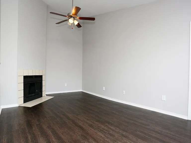 502 W Longspur Blvd — Photo 44