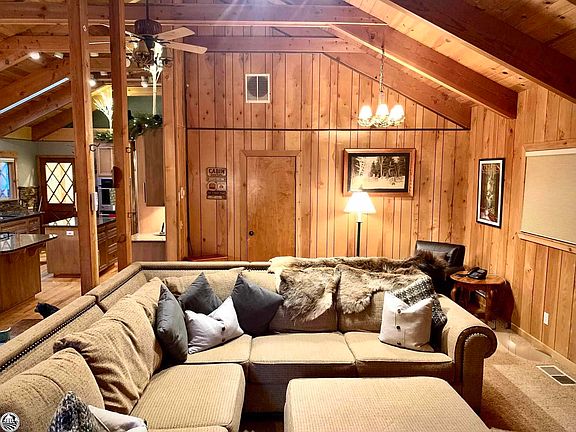 5th image of 1359 Shoshone Dr