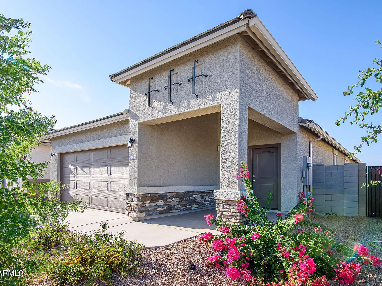 3 bed, 2.0 bath, 1571 sqft, $1,695 — Photo 2