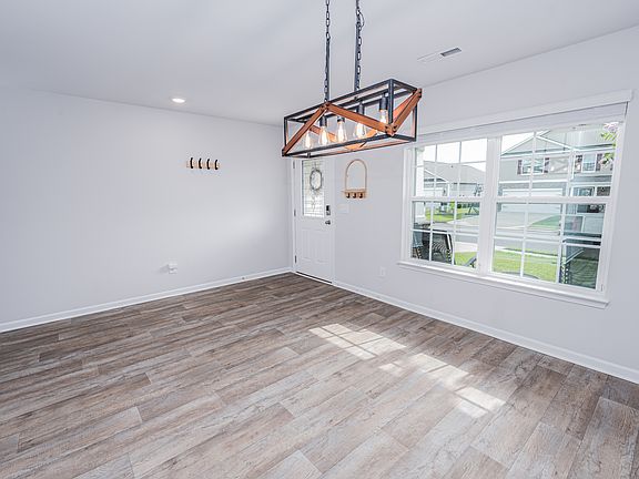 5th image of 607 Ava St #1