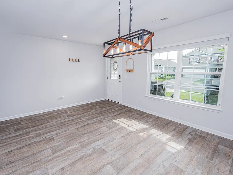 607 Ava St #1 — Photo 5