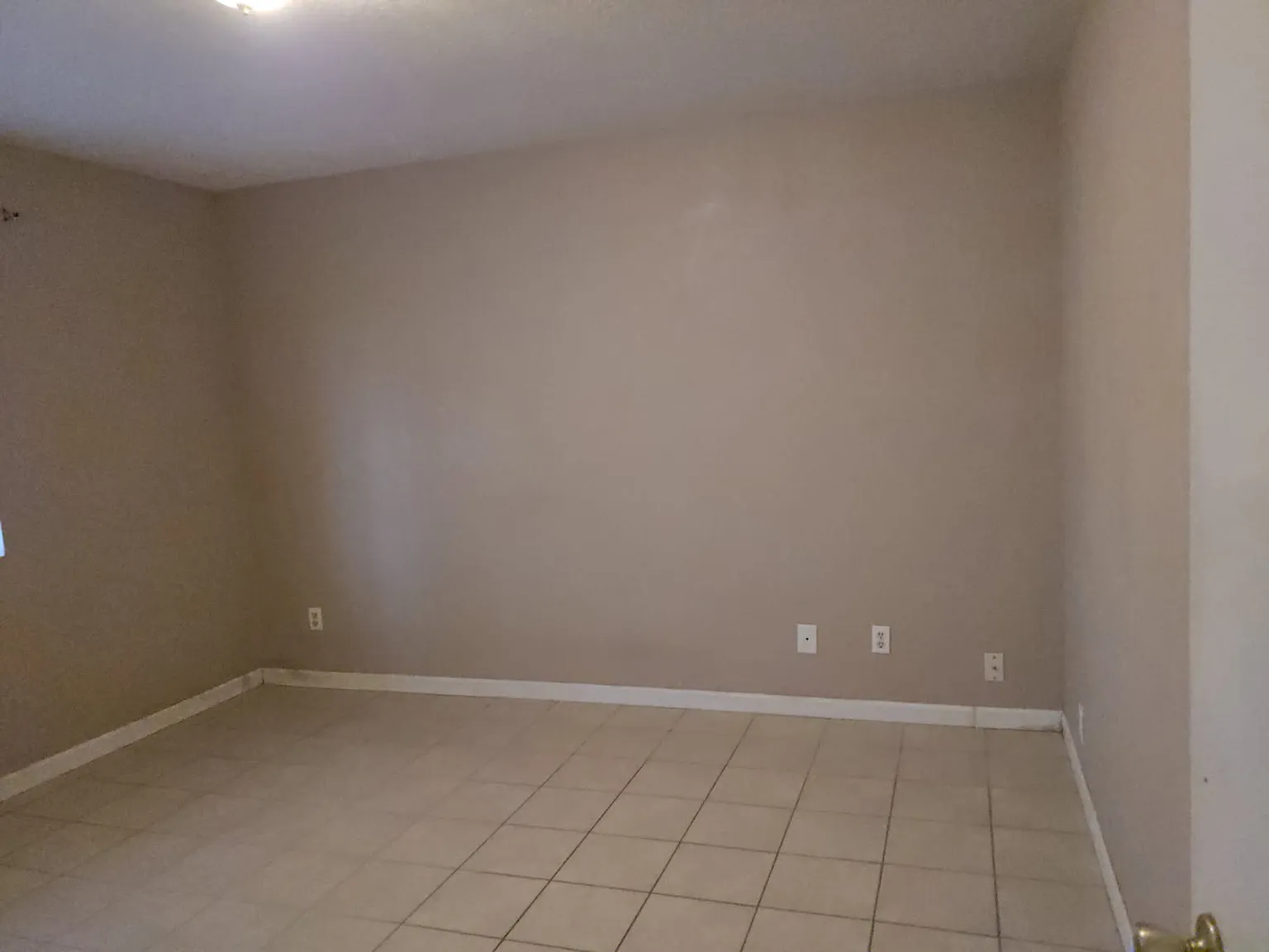 1 bed, 1000 sqft, $1,350 — Photo 2