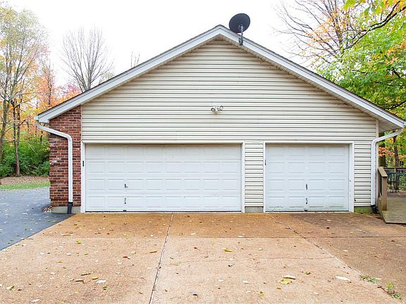 3rd image of 3833 Pointe Forest Dr