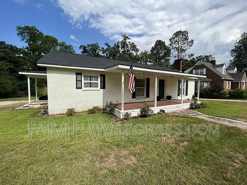 3 bed, 2.0 bath, 2036 sqft, $1,550 — Photo 3