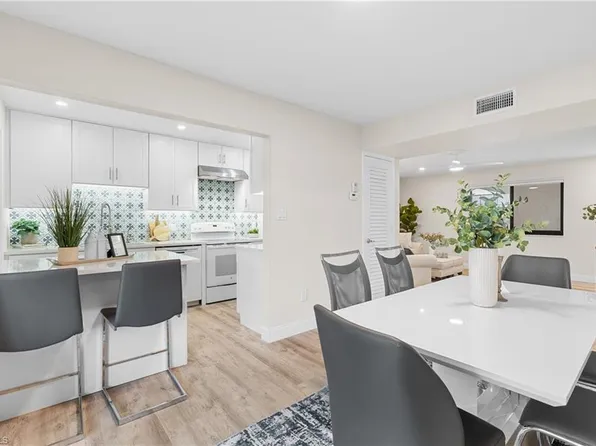 788 Park Shore DR #F17, NAPLES, FL 34103