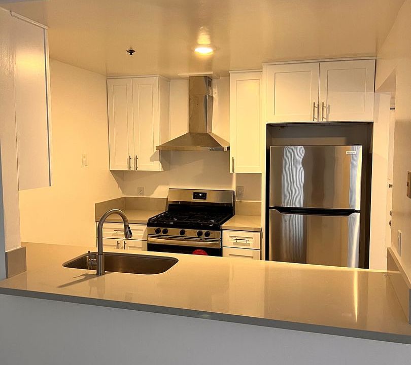 1st image of 521 S Manhattan Pl APT 105