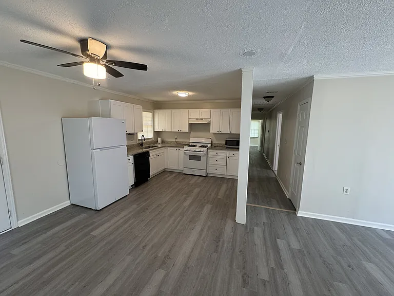 2408 Melody Ln NW — Photo 7
