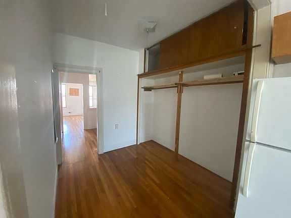 4th image of 160 Bedford Ave APT 4L