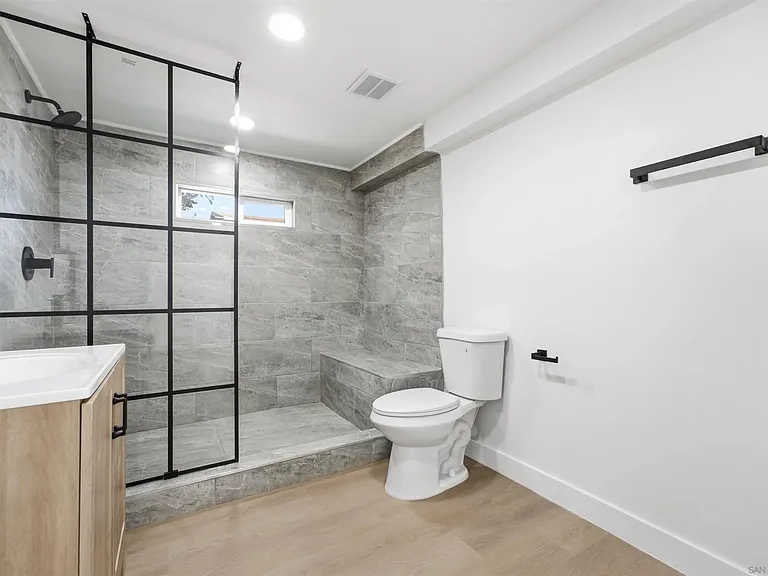 2844 State St — Photo 9
