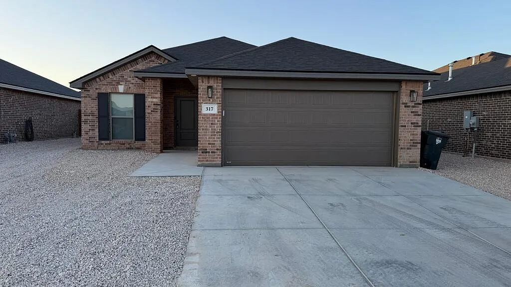 3 bed, 2.0 bath, 1550 sqft, $2,450 — Photo 1