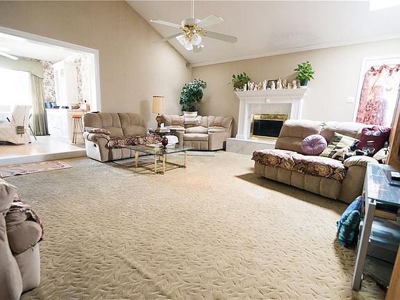 4th image of 2324 Lakeview Dr